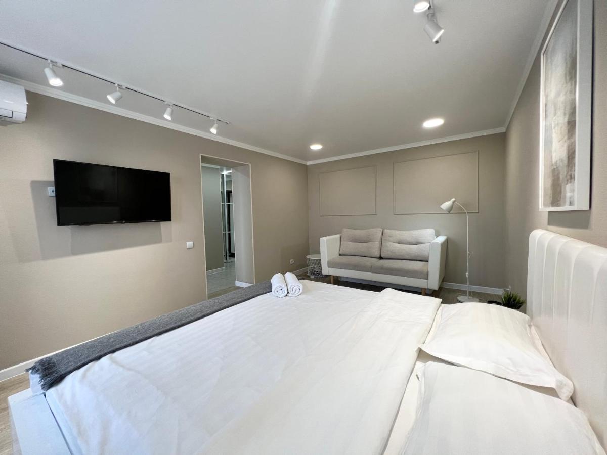Luxury Apartments Павлодар Екстер'єр фото
